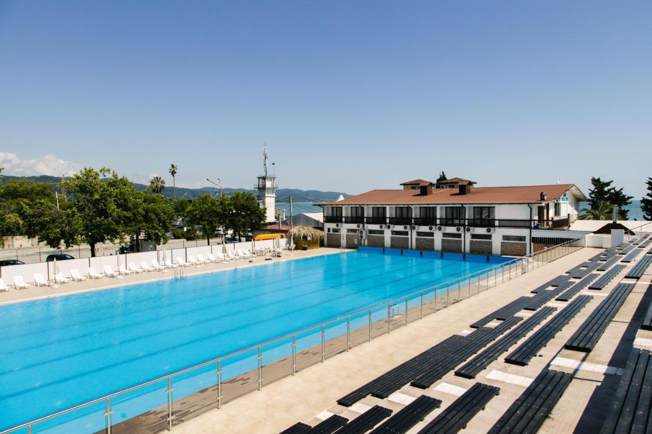 Dem Hotel Sukhumi Exteriör bild