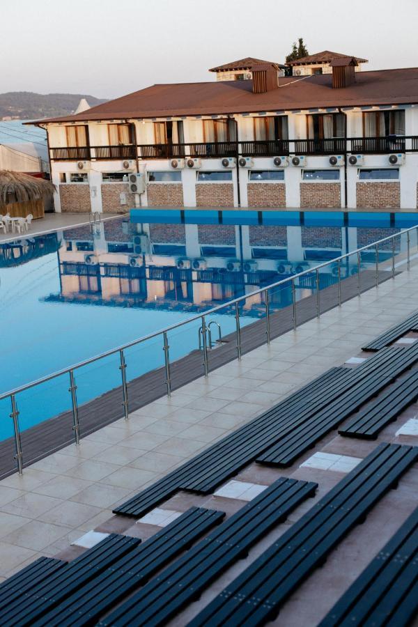 Dem Hotel Sukhumi Exteriör bild