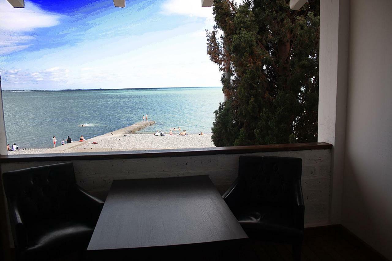 Dem Hotel Sukhumi Exteriör bild